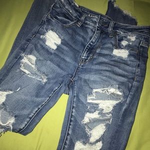 AMERICAN EAGLE JEANS